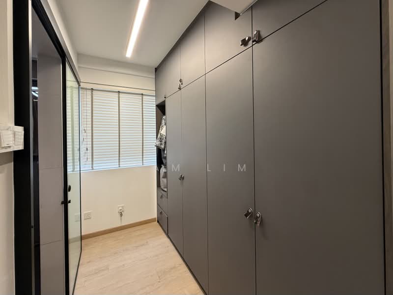 232 Bishan Street 22, 232 Bishan Street 22, Ang Mo Kio / Bishan / Thomson, 3 Bedrooms, 1,109 sqft, HDB Flat For Sale, by Sam Alakasam, 500238775 - Master Walk In Wardrobe - PropertyGuru.com.sg
