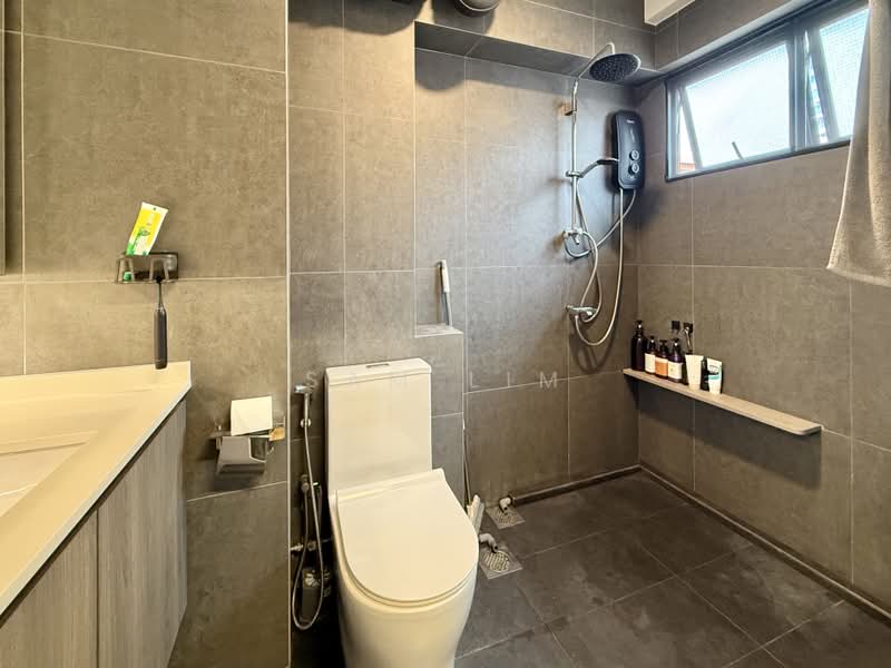 232 Bishan Street 22, 232 Bishan Street 22, Ang Mo Kio / Bishan / Thomson, 3 Bedrooms, 1,109 sqft, HDB Flat For Sale, by Sam Alakasam, 500238775 - Master Bathroom - PropertyGuru.com.sg
