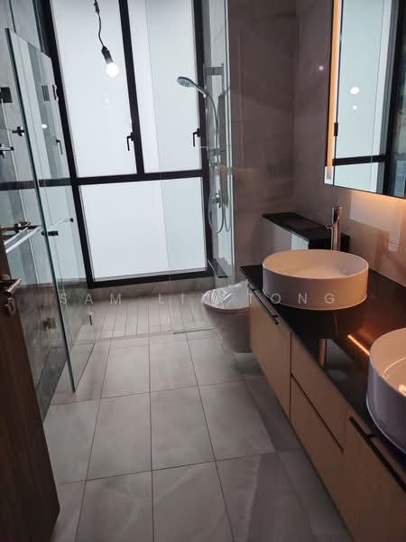 Belgravia Ace, 100 Belgravia Drive, 5 Bedrooms, 3,929 sqft, Semi-Detached House For Sale, by Sam Liu Tong, 500238782 - Bathroom - PropertyGuru.com.sg