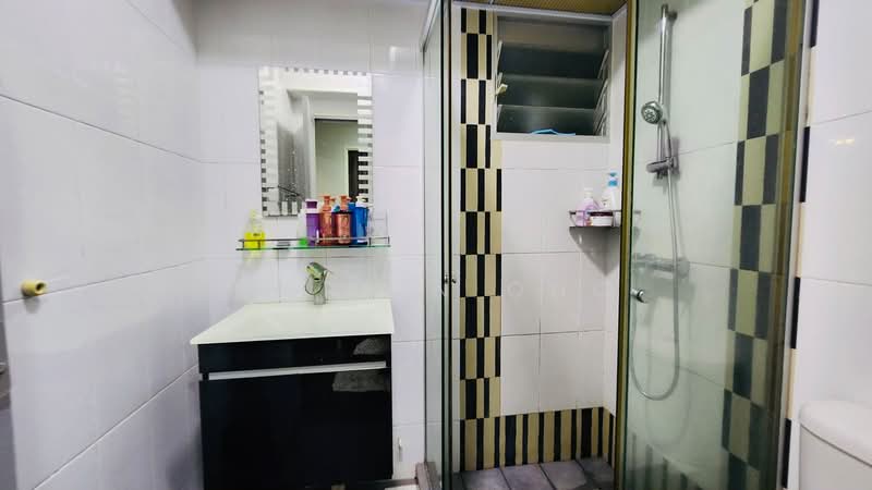 10B Bendemeer Light, 10B Bendemeer Road, 3 Bedrooms, 1,001 sqft, HDB Flat For Sale, by Martin Ong, 500238794 - Bathroom - PropertyGuru.com.sg
