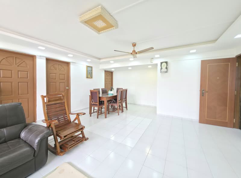 684 Race Course Road, 684 Race Course Road, 3 Bedrooms, 1,205 sqft, HDB Flat For Sale, by Faizal ., 500238797 - Living Room - PropertyGuru.com.sg