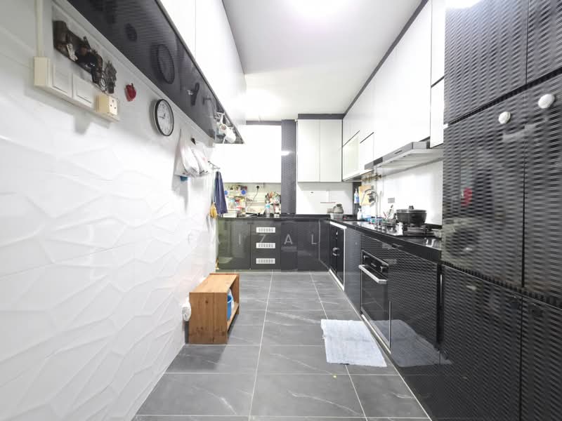 684 Race Course Road, 684 Race Course Road, 3 Bedrooms, 1,205 sqft, HDB Flat For Sale, by Faizal ., 500238797 - Kitchen - PropertyGuru.com.sg