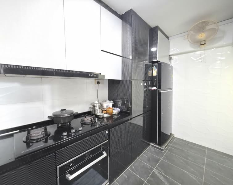 684 Race Course Road, 684 Race Course Road, 3 Bedrooms, 1,205 sqft, HDB Flat For Sale, by Faizal ., 500238797 - Kitchen - PropertyGuru.com.sg