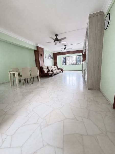 305 Jurong East Street 32, 305 Jurong East Street 32, 3 Bedrooms, 1,420 sqft, HDB Flat For Sale, by Dan Soon, 500238798 - Living Room - PropertyGuru.com.sg