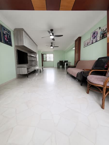 305 Jurong East Street 32, 305 Jurong East Street 32, 3 Bedrooms, 1,420 sqft, HDB Flat For Sale, by Dan Soon, 500238798 - Living Room - PropertyGuru.com.sg