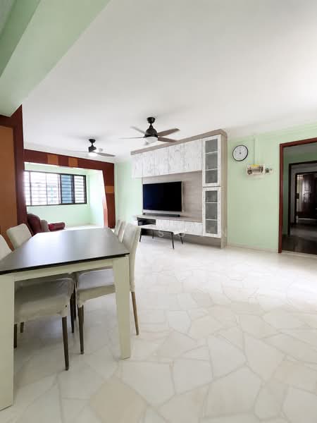 305 Jurong East Street 32, 305 Jurong East Street 32, 3 Bedrooms, 1,420 sqft, HDB Flat For Sale, by Dan Soon, 500238798 - Living Room - PropertyGuru.com.sg