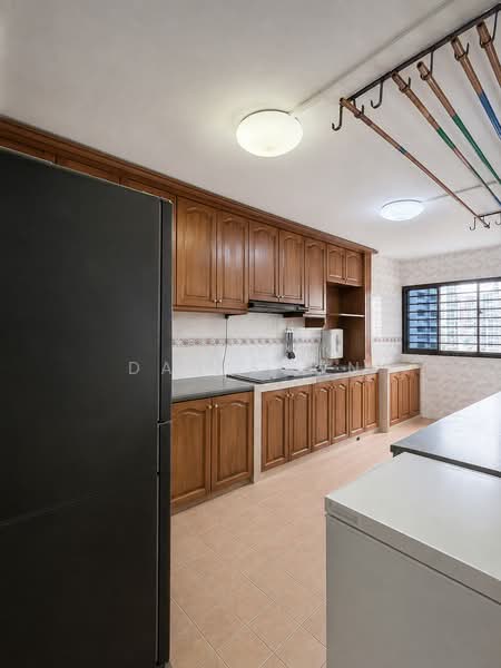 305 Jurong East Street 32, 305 Jurong East Street 32, 3 Bedrooms, 1,420 sqft, HDB Flat For Sale, by Dan Soon, 500238798 - Kitchen - PropertyGuru.com.sg