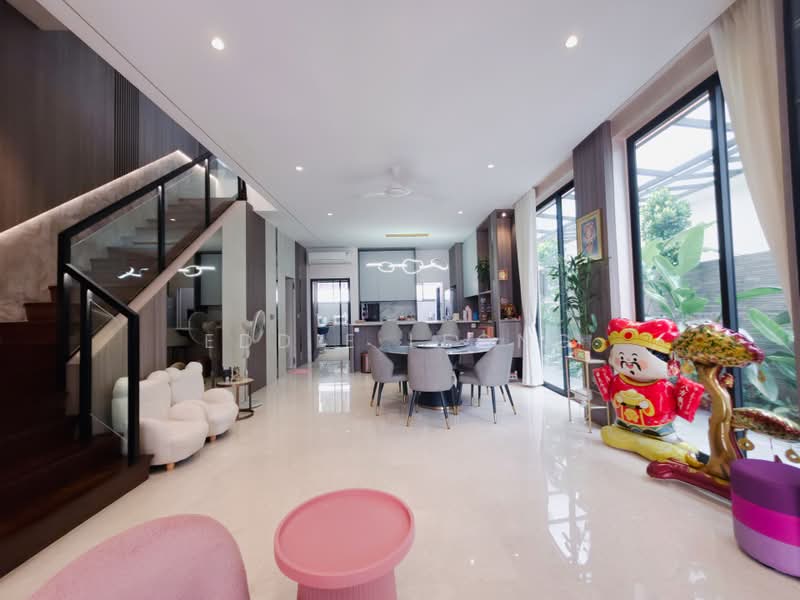 Luxus Hills | The Estate, 98 Luxus Hill Heights, Seletar / Yio Chu Kang, 5 Bedrooms, 4,000 sqft, Corner Terrace For Sale, by Eddie Leong, 500238811 - Living Room - PropertyGuru.com.sg