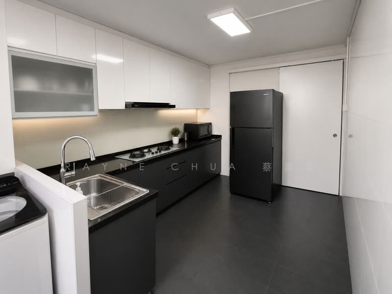 241 Jurong East Street 24, 241 Jurong East Street 24, 2 Bedrooms, 732 sqft, HDB Flat For Sale, by Rayne Chua 蔡美慧, 500238818 - Kitchen - PropertyGuru.com.sg