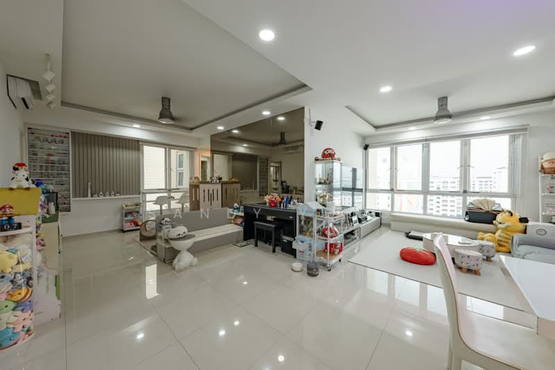 The Floravale, 238 Westwood Avenue, 3 Bedrooms, 1,292 sqft, Condominium For Sale, by Sandy Yong, 500238823 - Living Room - PropertyGuru.com.sg