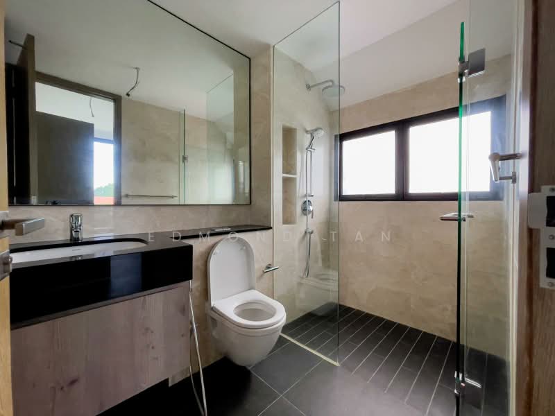 The Enclave Holland, 131 Holland Road, 4 Bedrooms, 1,410 sqft, Condominium For Rent, by Edmond Tan, 500238831 - Bathroom - PropertyGuru.com.sg