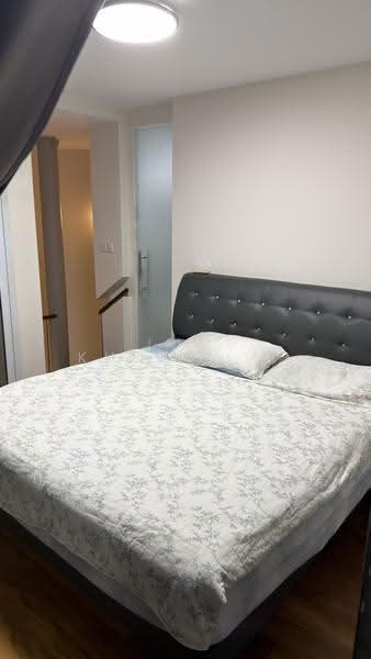 Park Residences Kovan, 831 Upper Serangoon Road, Hougang / Punggol / Sengkang, 2 Bedrooms, 1,195 sqft, Condominium For Rent, by Lum Kheng Loon, 500238842 - Bedroom - PropertyGuru.com.sg