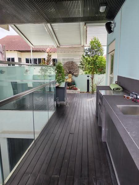 Cashew mrt/CHIJ/ST Joseph Church, Dairy Farm / Bukit Panjang / Choa Chu Kang, 5 Bedrooms, 4,500 sqft, Terraced House For Sale, by Desmond Tan, 500238849 - Balcony - PropertyGuru.com.sg