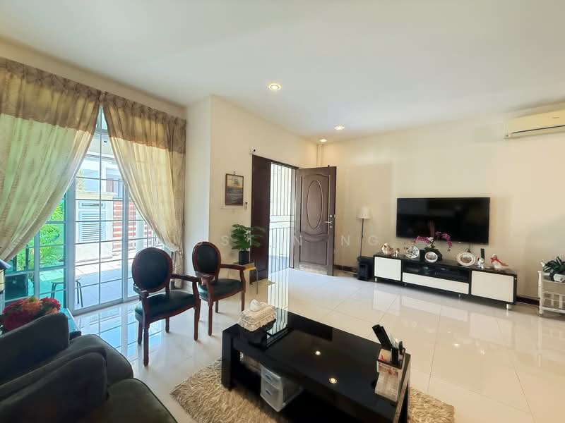 Dafne Street / Norma Terrace / Metropole Drive, , 4 Bedrooms, 2,800 sqft, Terraced House For Sale, by Justin Ng, 500238867 - Living Room - PropertyGuru.com.sg