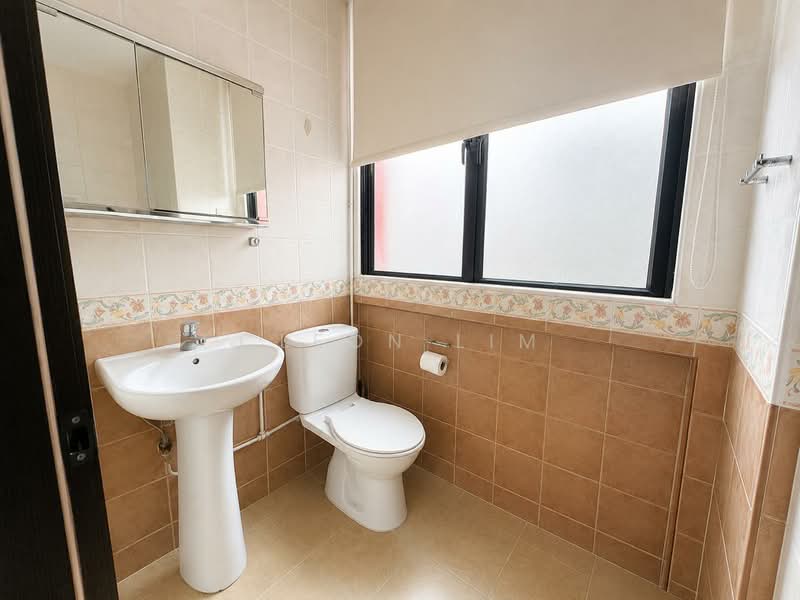 Eastern Lagoon I, 200 Upper East Coast Road, 2 Bedrooms, 980 sqft, Condominium For Rent, by Cleon Lim, 500238880 - Bathroom - PropertyGuru.com.sg