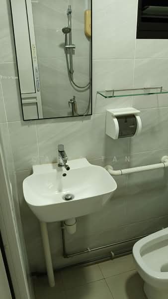 466 Ang Mo Kio Avenue 10, 466 Ang Mo Kio Avenue 10, Room Rental, 160 sqft, HDB Flat For Rent, by Caris Tan, 500238890 - Bathroom - PropertyGuru.com.sg