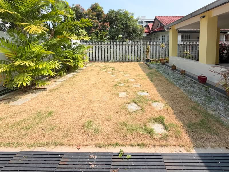 Freehold Semi-D | 5 Mins to MRT | Move-in Ready, Upper Changi Road East, Jalan Pergam, Meragi Road, 7 Bedrooms, 2,500 sqft, Semi-Detached House For Sale, by Caryn Wong, 500238902 - Garden - PropertyGuru.com.sg