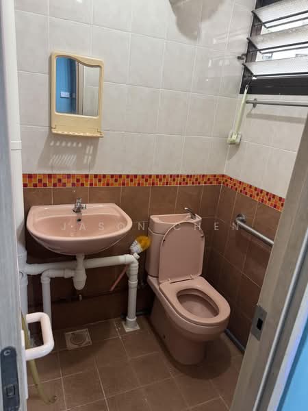 570 Ang Mo Kio Avenue 3, 570 Ang Mo Kio Avenue 3, 2 Bedrooms, 721 sqft, HDB Flat For Rent, by Jason Chen, 500238906 - Bathroom - PropertyGuru.com.sg