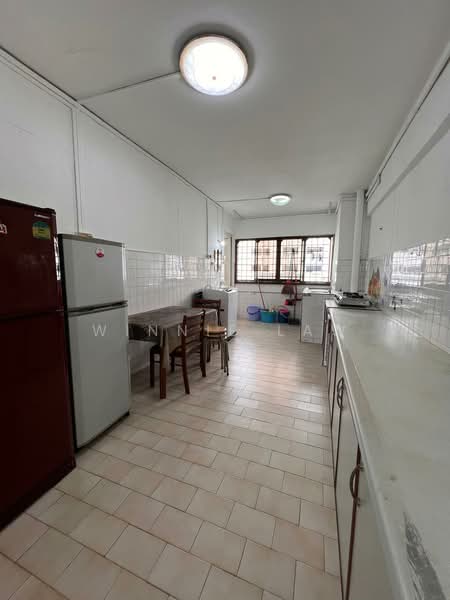 456 Jurong West Street 41, 456 Jurong West Street 41, 2 Bedrooms, 721 sqft, HDB Flat For Rent, by Winnie Law, 500238911 - Kitchen - PropertyGuru.com.sg