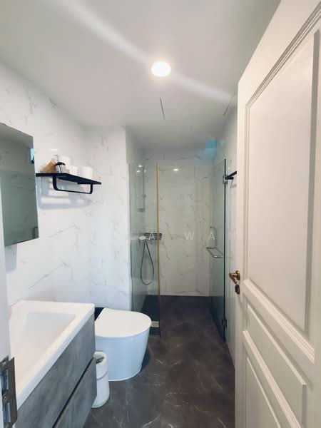 Lakeholmz, 82 Corporation Road, 5 Bedrooms, 2,454 sqft, Condominium For Sale, by Stella Wang, 500238916 - Bathroom - PropertyGuru.com.sg