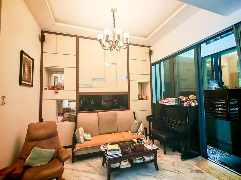 Modern 3 Storey Terracce with lift and pool at Cashew Vicinity, Cashew Crescent, Dairy Farm / Bukit Panjang / Choa Chu Kang, 4 Bedrooms, 4,500 sqft, Terraced House For Sale, by Roland Wong, 500238922 - Living Room - PropertyGuru.com.sg