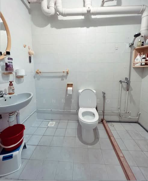 446 Choa Chu Kang Avenue 4, 446 Choa Chu Kang Avenue 4, 4 Bedrooms, 1,302 sqft, HDB Flat For Rent, by Kenny Neo, 500238933 - Bathroom - PropertyGuru.com.sg
