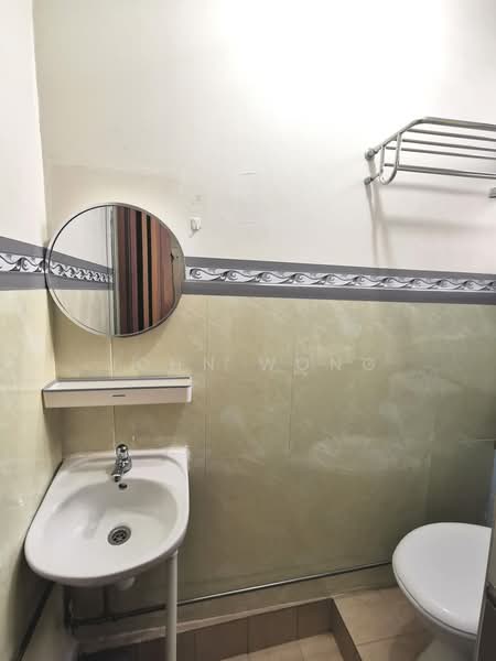 Guilin Court, 10 Geylang Lorong 26, Room Rental, 150 sqft, Condominium For Rent, by John Wong, 500238985 - Bathroom - PropertyGuru.com.sg