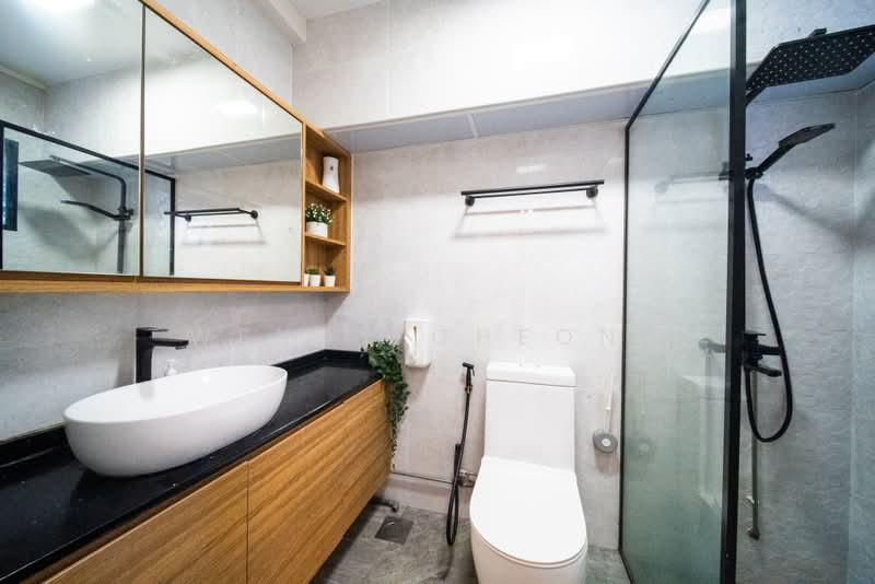 102 Rivervale Walk, 102 Rivervale Walk, 4 Bedrooms, 1,507 sqft, HDB Flat For Sale, by Wendy Cheong, 500238994 - Master Bathroom - PropertyGuru.com.sg