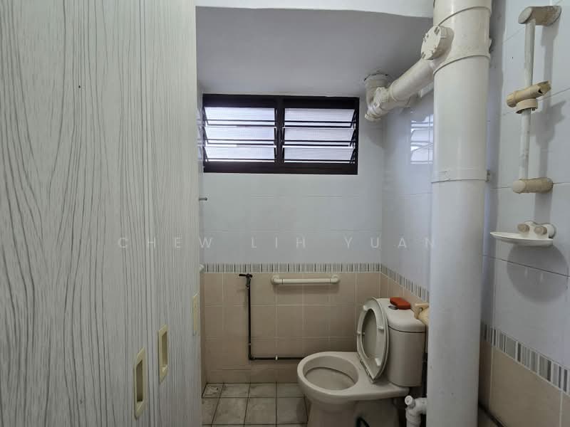 509 West Coast Drive, 509 West Coast Drive, 2 Bedrooms, 721 sqft, HDB Flat For Sale, by Chew Lih Yuan, 500238996 - Bathroom - PropertyGuru.com.sg