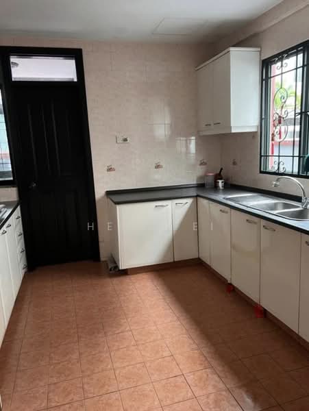 Westville, Westwood Avenue, 5 Bedrooms, 2,400 sqft, Terraced House For Sale, by He Yifei, 500238999 - Kitchen - PropertyGuru.com.sg