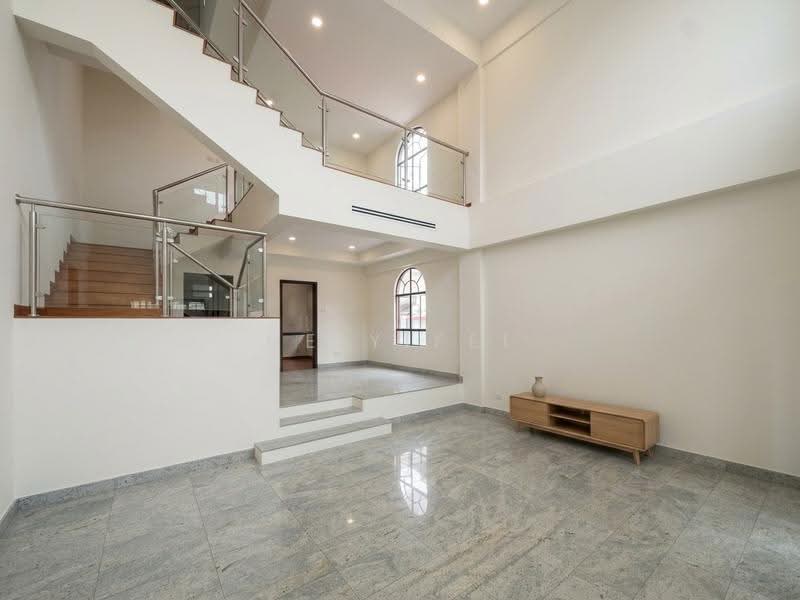 Westville, Westwood Avenue, Boon Lay / Jurong / Tuas, 5 Bedrooms, 2,400 sqft, Terraced House For Sale, by He Yifei, 500238999 - Living Room - PropertyGuru.com.sg