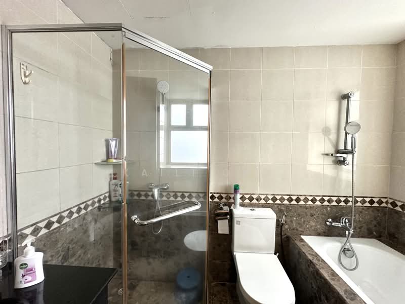 Rivervale Crest, 5 Rivervale Crescent, 3 Bedrooms, 1,152 sqft, Condominium For Sale, by Kaili Ong, 500239001 - Bathroom - PropertyGuru.com.sg