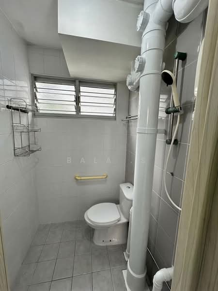 525 Bedok North Street 3, 525 Bedok North Street 3, 2 Bedrooms, 721 sqft, HDB Flat For Sale, by Bala .S, 500239002 - Bathroom - PropertyGuru.com.sg