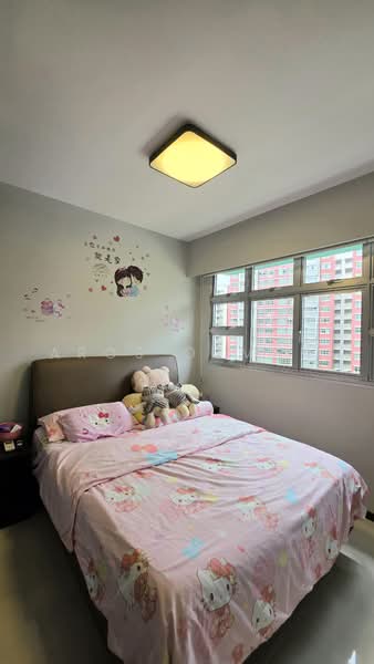 441A Bukit Batok West Avenue 8, 441A Bukit Batok West Avenue 8, 3 Bedrooms, 990 sqft, HDB Flat For Sale, by Aros Osman, 500239003 - Master Bedroom - PropertyGuru.com.sg
