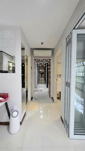 441A Bukit Batok West Avenue 8, 441A Bukit Batok West Avenue 8, 3 Bedrooms, 990 sqft, HDB Flat For Sale, by Aros Osman, 500239003 - Walkway to bedrooms - PropertyGuru.com.sg