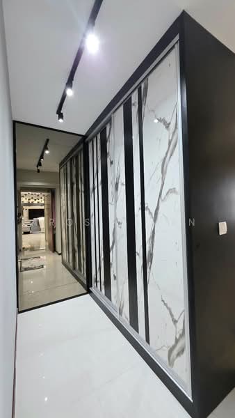 441A Bukit Batok West Avenue 8, 441A Bukit Batok West Avenue 8, 3 Bedrooms, 990 sqft, HDB Flat For Sale, by Aros Osman, 500239003 - Walk in wardrobe - PropertyGuru.com.sg