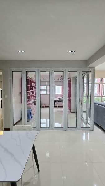 441A Bukit Batok West Avenue 8, 441A Bukit Batok West Avenue 8, 3 Bedrooms, 990 sqft, HDB Flat For Sale, by Aros Osman, 500239003 - Common Bedroom + Study - PropertyGuru.com.sg