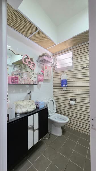 441A Bukit Batok West Avenue 8, 441A Bukit Batok West Avenue 8, 3 Bedrooms, 990 sqft, HDB Flat For Sale, by Aros Osman, 500239003 - Bathroom - PropertyGuru.com.sg
