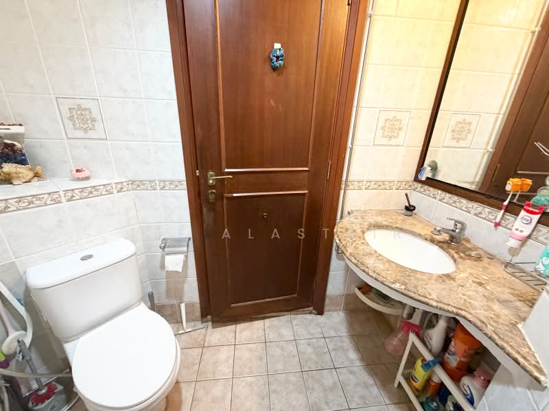 Villa Marina, 21 Jalan Sempadan, East Coast / Marine Parade, 2 Bedrooms, 1,518 sqft, Condominium For Sale, by Lee Alastair, 500239007 - PropertyGuru.com.sg