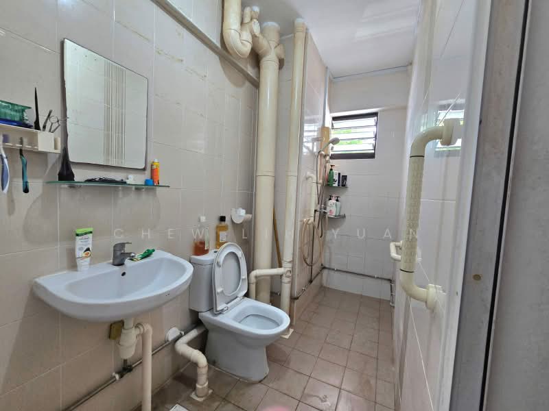 141 Lorong Ah Soo, 141 Lorong Ah Soo, Hougang / Punggol / Sengkang, 3 Bedrooms, 1,571 sqft, HDB Flat For Sale, by Chew Lih Yuan, 500239009 - Bathroom - PropertyGuru.com.sg