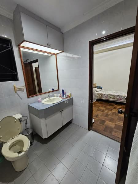 Huge room with ensuite bathroom, Recreation Road, Room Rental, 160 sqft, Semi-Detached House For Rent, by Ezen Ho, 500239030 - Bathroom - PropertyGuru.com.sg