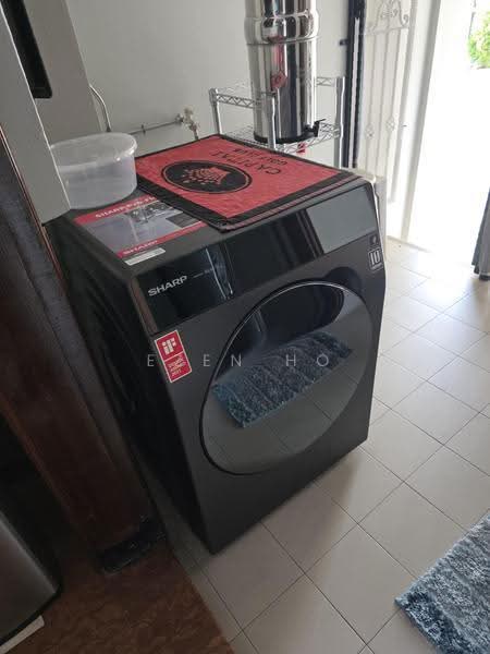 Huge room with ensuite bathroom, Recreation Road, Hougang / Punggol / Sengkang, Room Rental, 160 sqft, Semi-Detached House For Rent, by Ezen Ho, 500239030 - Interior - PropertyGuru.com.sg