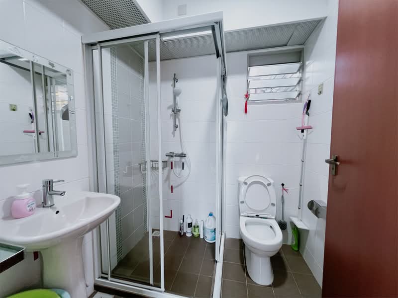 127C Kim Tian Road, 127C Kim Tian Road, 2 Bedrooms, 495 sqft, HDB Flat For Sale, by Julian Li, 500239041 - Bathroom - PropertyGuru.com.sg