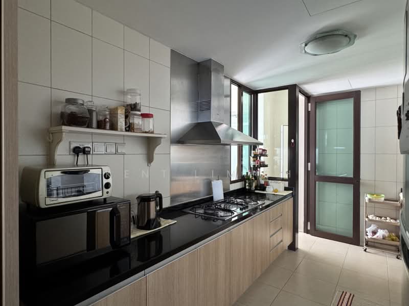 Varsity Park Condominium, 36 West Coast Road, 3 Bedrooms, 1,367 sqft, Condominium For Sale, by Kent Lim CH, 500239046 - Kitchen - PropertyGuru.com.sg