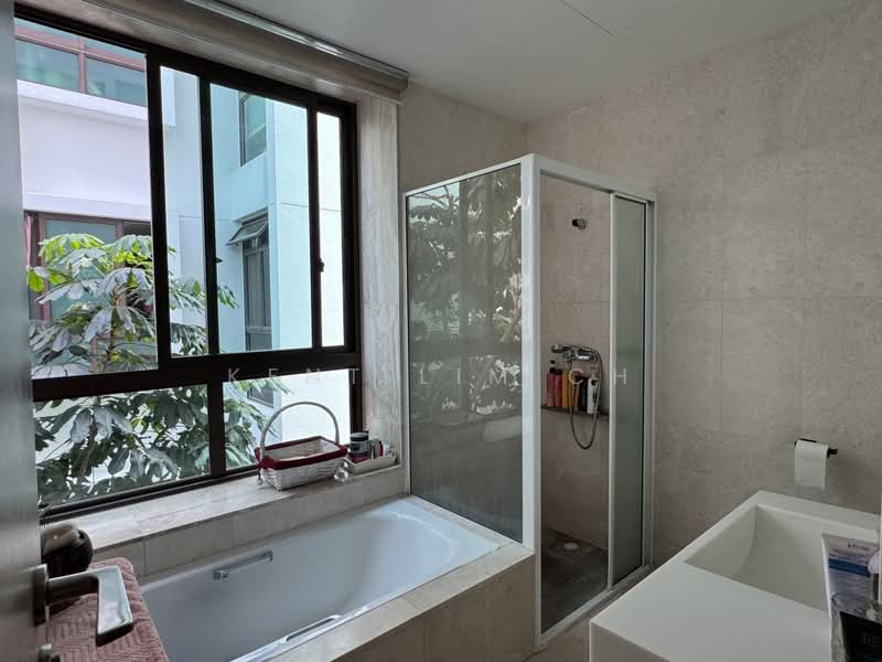 Varsity Park Condominium, 36 West Coast Road, 3 Bedrooms, 1,367 sqft, Condominium For Sale, by Kent Lim CH, 500239046 - Master Bath - PropertyGuru.com.sg