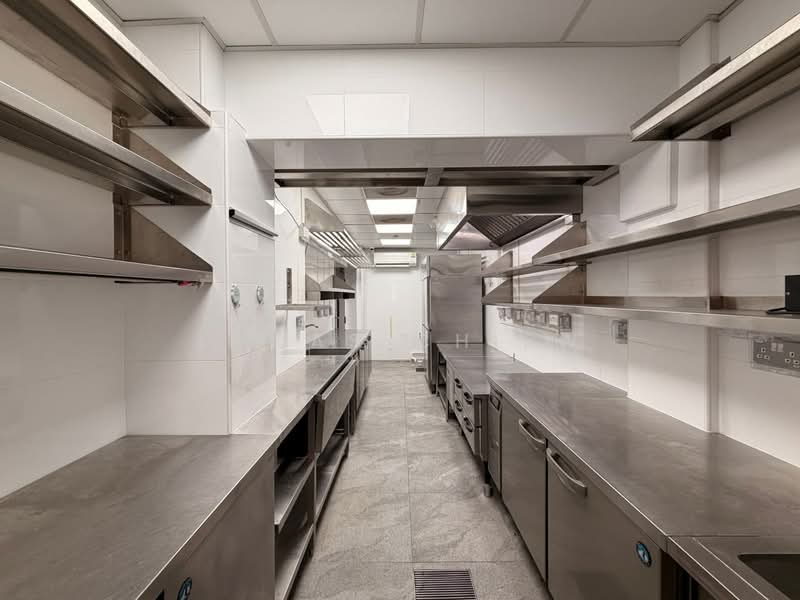 CHEAP! Renovated F&B with Full Kitchen. Must See!, Rochor Road - In the Heart of Bugis, Beach Road / Bugis / Rochor, 1,300 sqft, Food & Beverage For Rent, by Lucas Chiew, 500239059 - Kitchen - CommercialGuru.com.sg