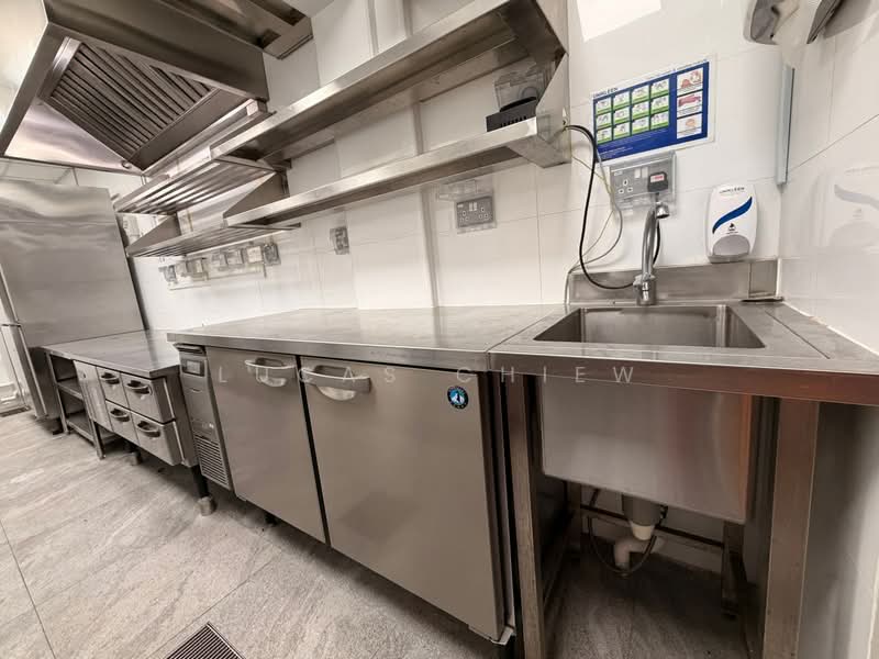 CHEAP! Renovated F&B with Full Kitchen. Must See!, Rochor Road - In the Heart of Bugis, Beach Road / Bugis / Rochor, 1,300 sqft, Food & Beverage For Rent, by Lucas Chiew, 500239059 - Kitchen - CommercialGuru.com.sg