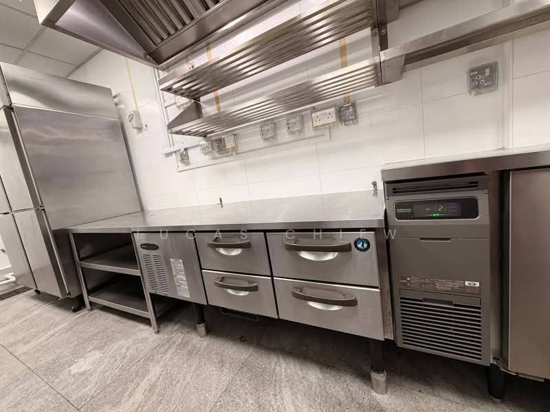 CHEAP! Renovated F&B with Full Kitchen. Must See!, Rochor Road - In the Heart of Bugis, Beach Road / Bugis / Rochor, 1,300 sqft, Food & Beverage For Rent, by Lucas Chiew, 500239059 - Kitchen - CommercialGuru.com.sg