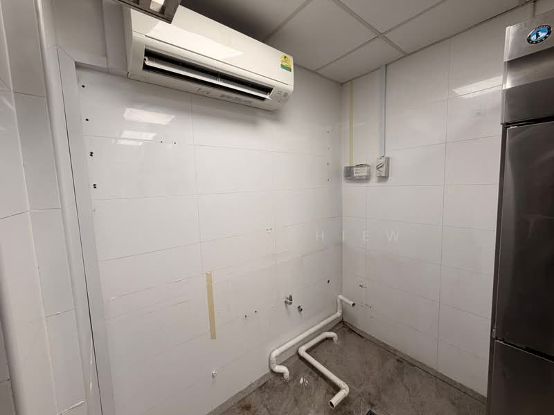 CHEAP! Renovated F&B with Full Kitchen. Must See!, Rochor Road - In the Heart of Bugis, Beach Road / Bugis / Rochor, 1,300 sqft, Food & Beverage For Rent, by Lucas Chiew, 500239059 - Interior - CommercialGuru.com.sg