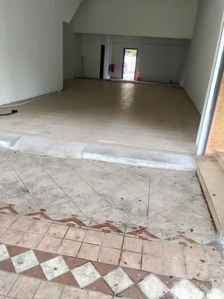 Sembawang Road/Upper Thomson ShopHouse, Sembawang Road/Upper Thomson, 1,470 sqft, Shop / Shophouse For Rent, by Sebastian Soo Chun Hian, 500239083 - Entrance - CommercialGuru.com.sg